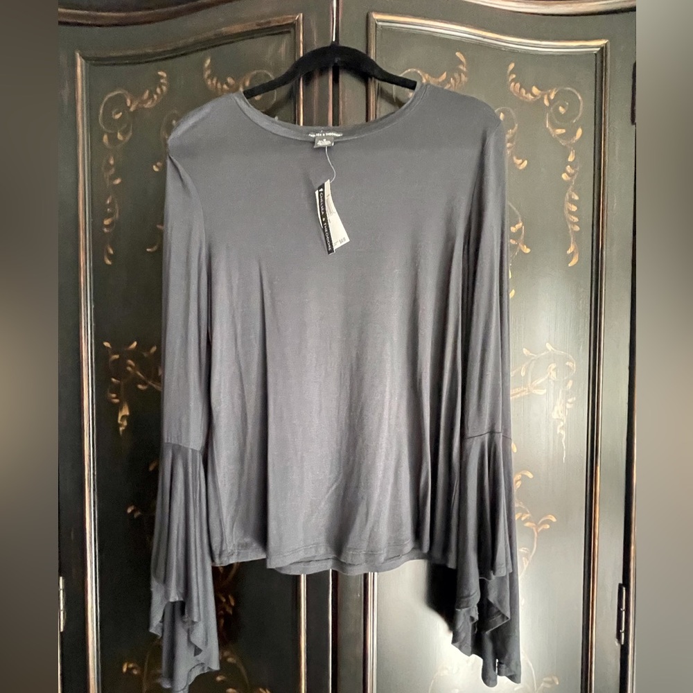 Bell Sleeve scoop Neck Gray Top sz m NWT